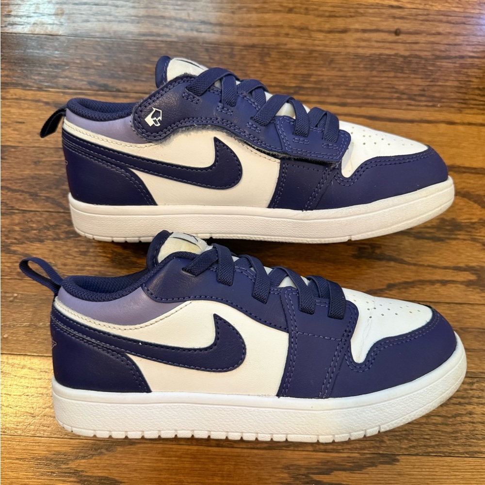 Nike Jordans Kids Low-Top Sneakers in Purple and White